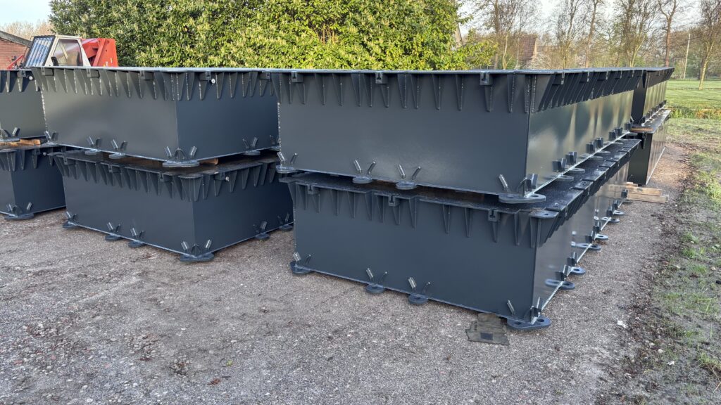 Stalen pontons AMSTAAL BV